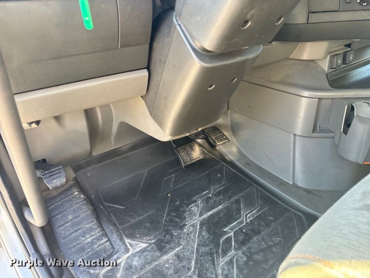 image for item MV9057 2020 Volvo VNL semi truck