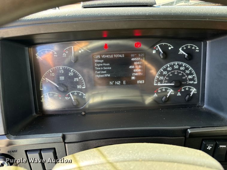 image for item MV9057 2020 Volvo VNL semi truck