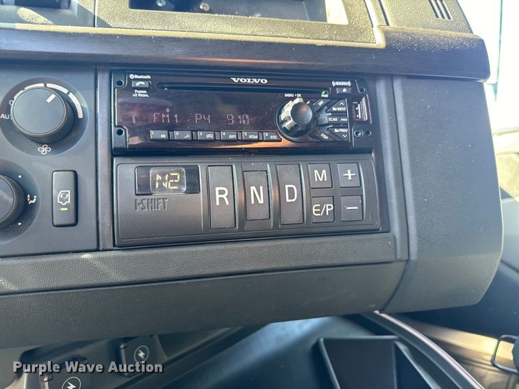 image for item MV9057 2020 Volvo VNL semi truck