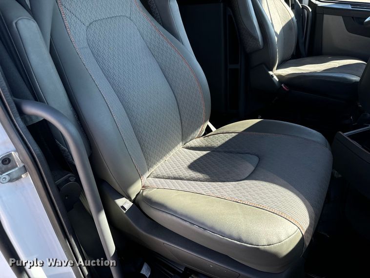 image for item MV9057 2020 Volvo VNL semi truck