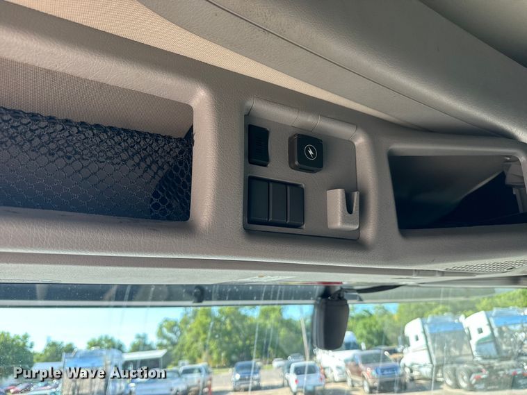 image for item MV9057 2020 Volvo VNL semi truck