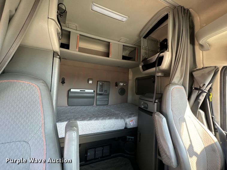 image for item MV9057 2020 Volvo VNL semi truck