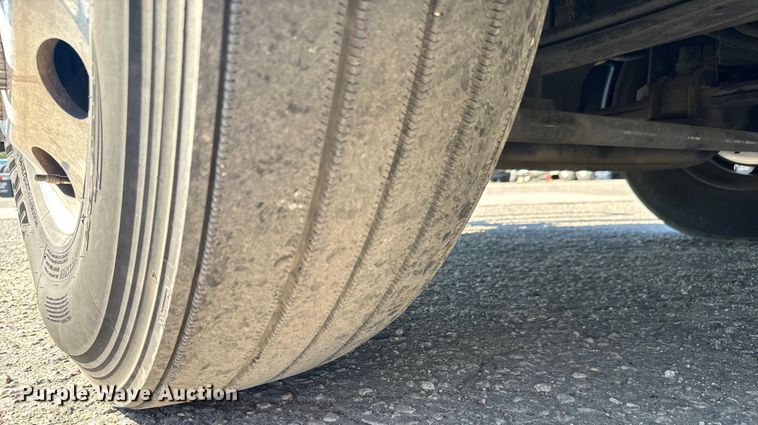 image for item MV9057 2020 Volvo VNL semi truck