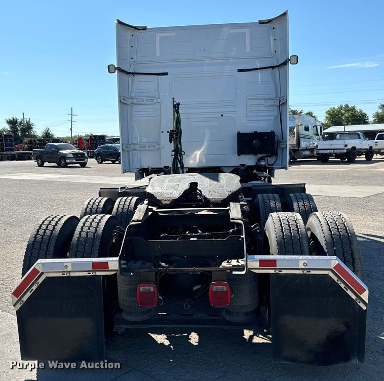 image for item MV9058 2020 Volvo VNL semi truck