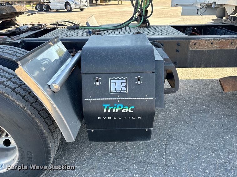 image for item MV9058 2020 Volvo VNL semi truck