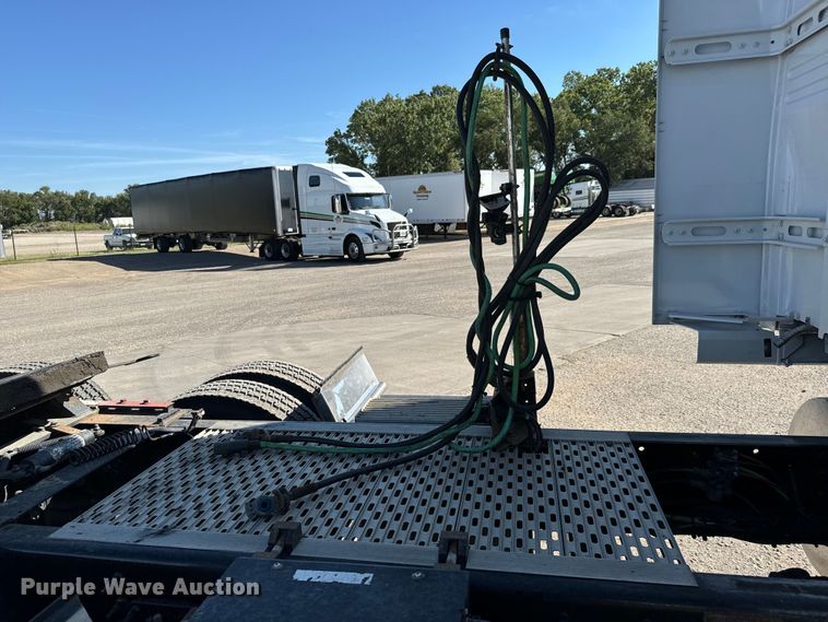 image for item MV9058 2020 Volvo VNL semi truck