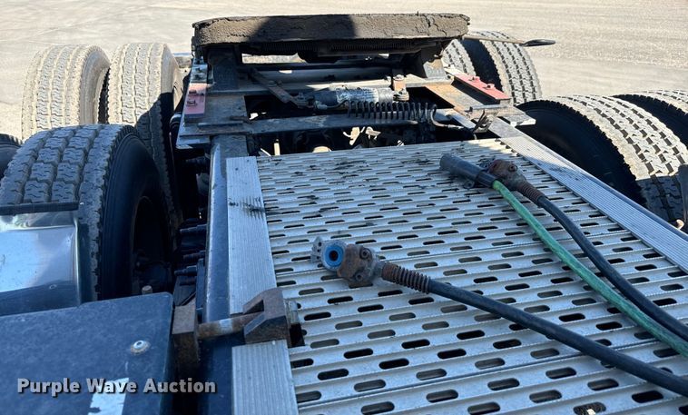 image for item MV9058 2020 Volvo VNL semi truck