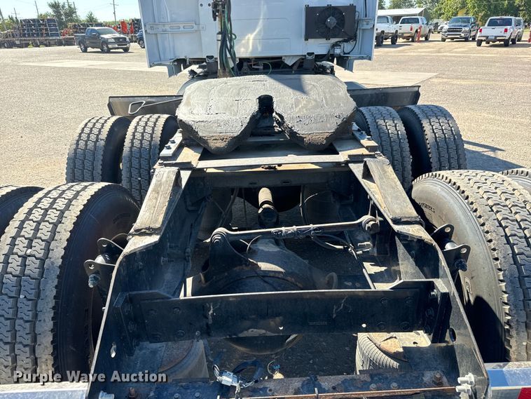 image for item MV9058 2020 Volvo VNL semi truck