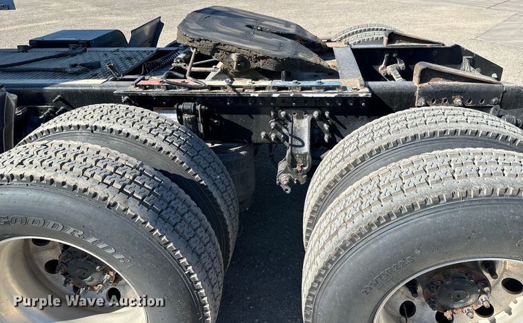 image for item MV9058 2020 Volvo VNL semi truck