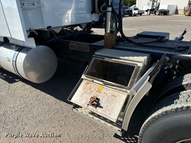 image for item MV9058 2020 Volvo VNL semi truck