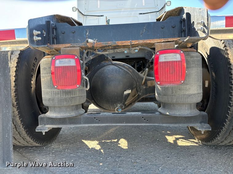 image for item MV9058 2020 Volvo VNL semi truck