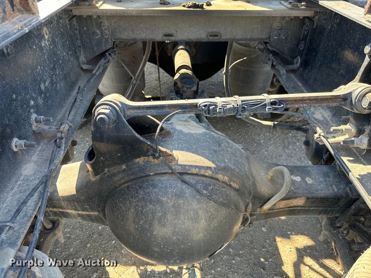 image for item MV9058 2020 Volvo VNL semi truck