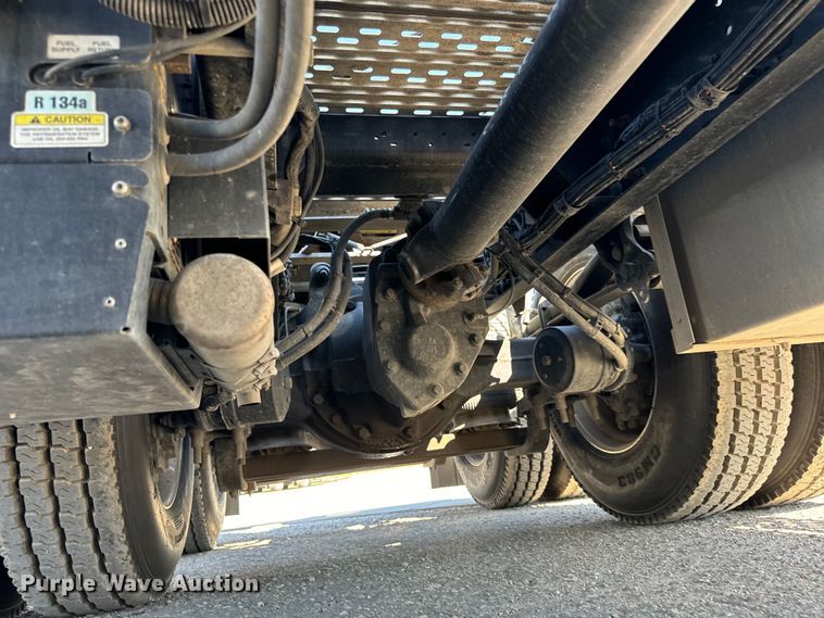 image for item MV9058 2020 Volvo VNL semi truck