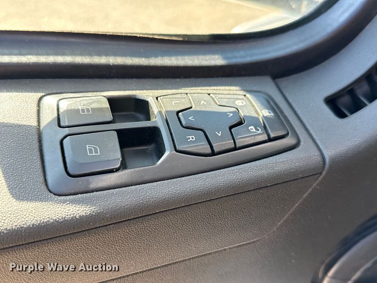 image for item MV9058 2020 Volvo VNL semi truck