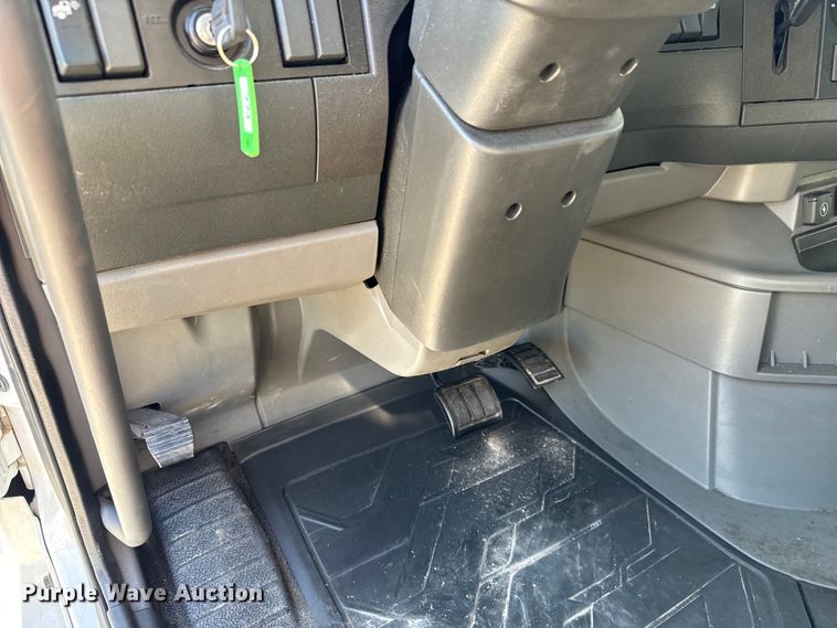 image for item MV9058 2020 Volvo VNL semi truck