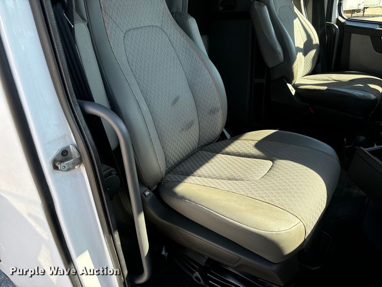 image for item MV9058 2020 Volvo VNL semi truck