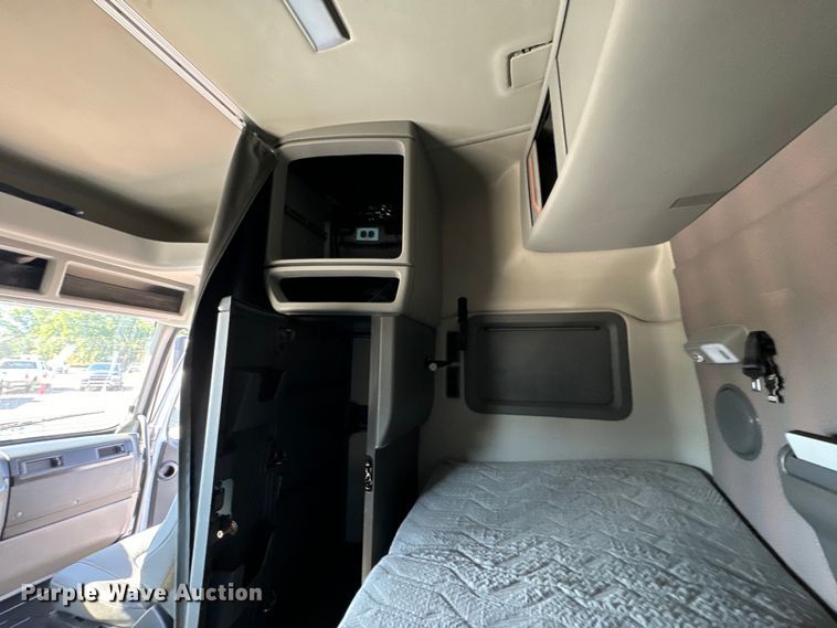 image for item MV9058 2020 Volvo VNL semi truck