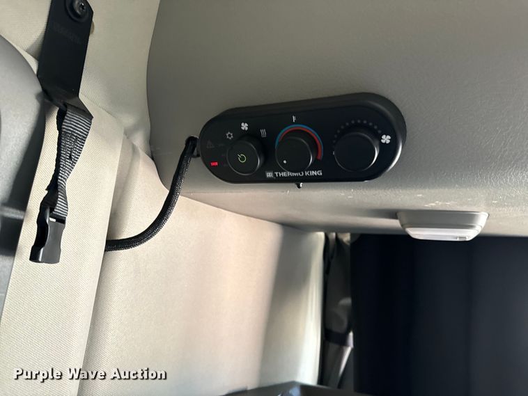 image for item MV9058 2020 Volvo VNL semi truck