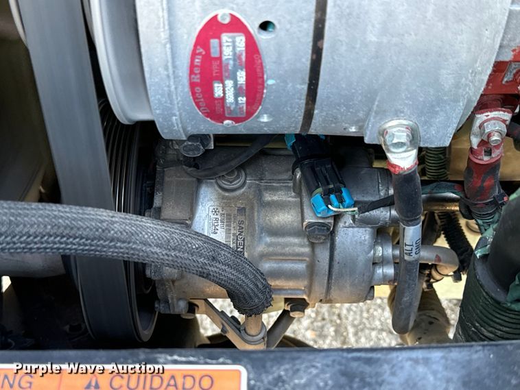 image for item MV9058 2020 Volvo VNL semi truck