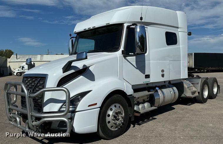image for item MV9059 2020 Volvo VNL semi truck