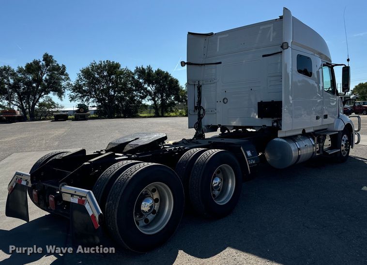 image for item MV9059 2020 Volvo VNL semi truck