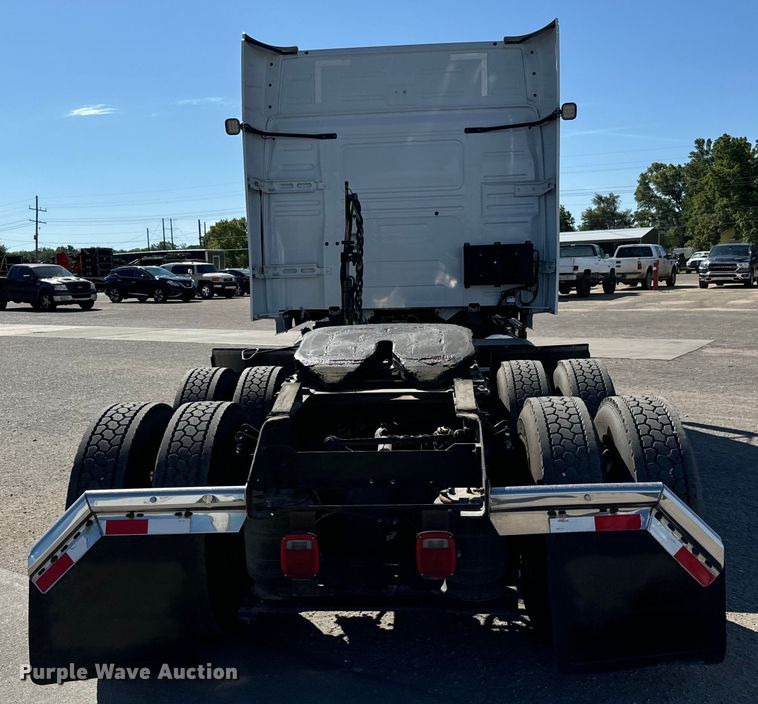 image for item MV9059 2020 Volvo VNL semi truck