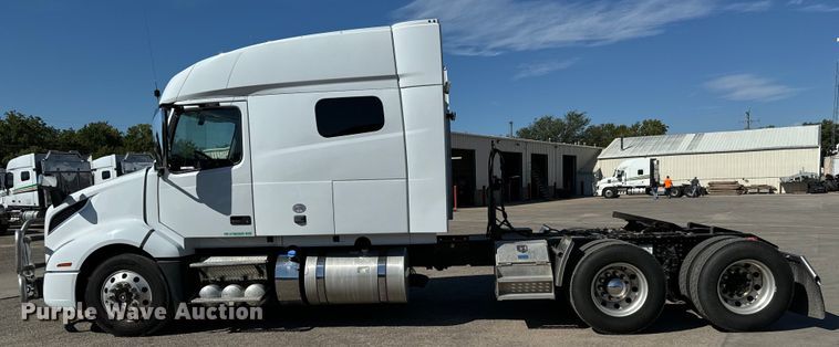image for item MV9059 2020 Volvo VNL semi truck
