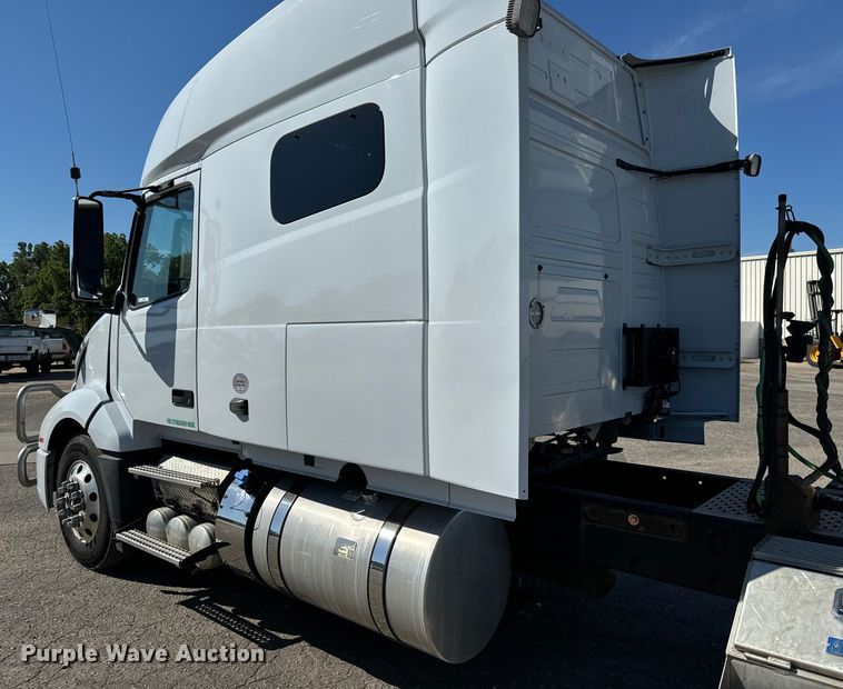 image for item MV9059 2020 Volvo VNL semi truck