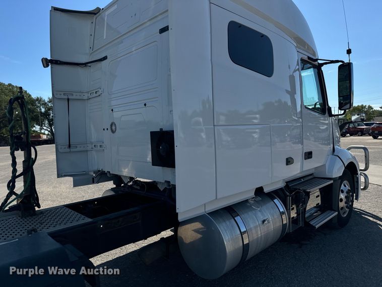 image for item MV9059 2020 Volvo VNL semi truck