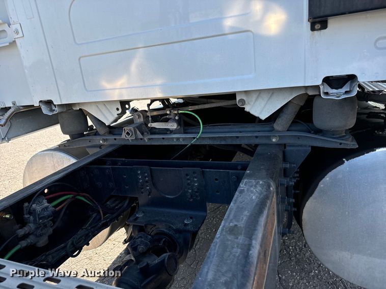 image for item MV9059 2020 Volvo VNL semi truck