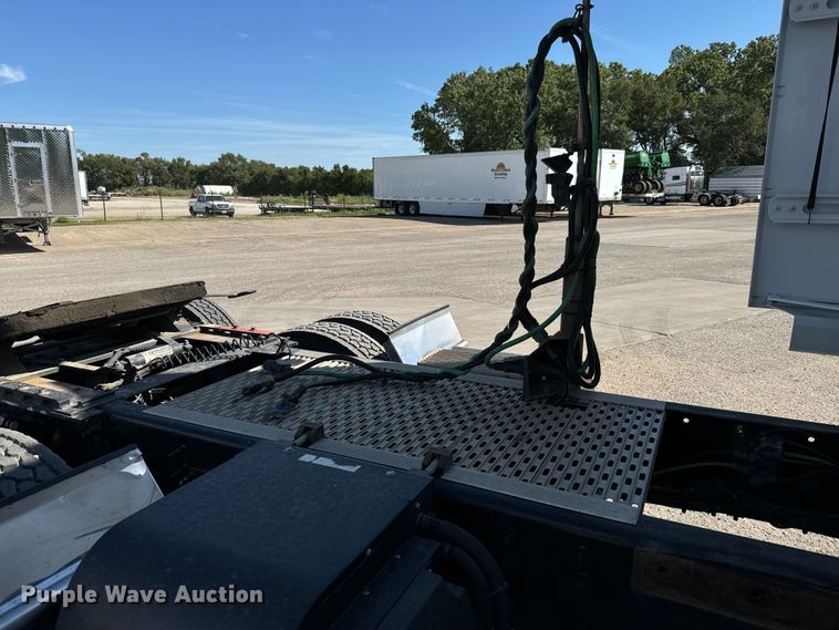 image for item MV9059 2020 Volvo VNL semi truck