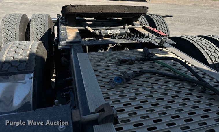 image for item MV9059 2020 Volvo VNL semi truck