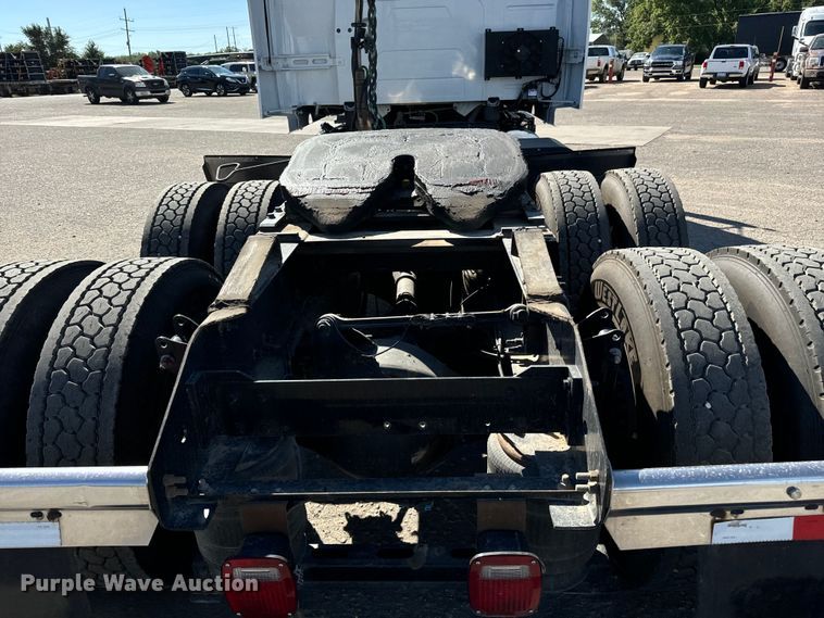 image for item MV9059 2020 Volvo VNL semi truck