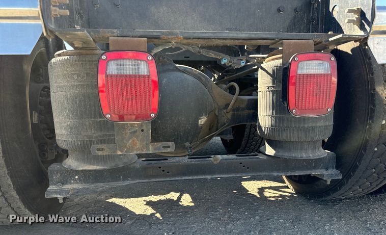 image for item MV9059 2020 Volvo VNL semi truck