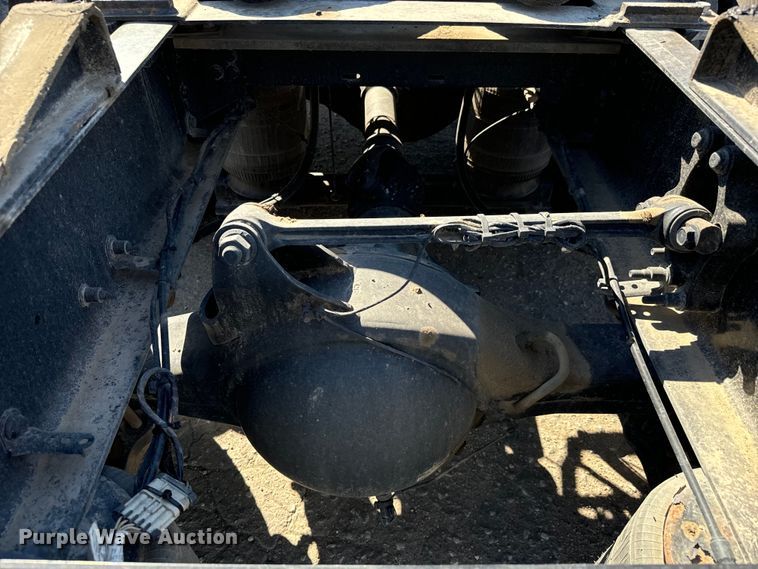 image for item MV9059 2020 Volvo VNL semi truck