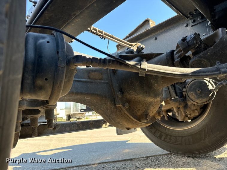 image for item MV9059 2020 Volvo VNL semi truck