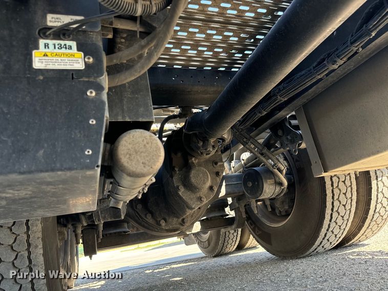 image for item MV9059 2020 Volvo VNL semi truck