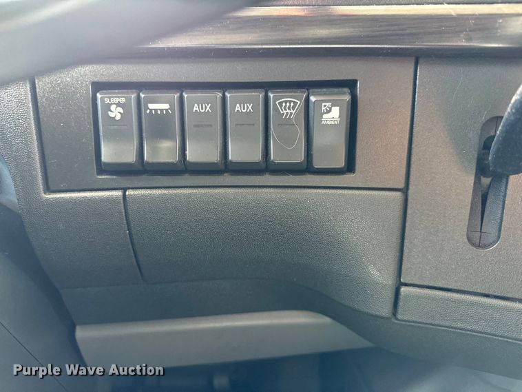 image for item MV9059 2020 Volvo VNL semi truck