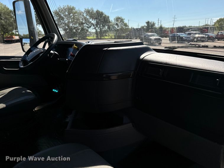 image for item MV9059 2020 Volvo VNL semi truck