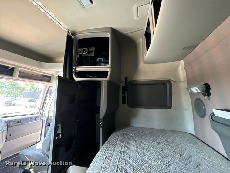 image for item MV9059 2020 Volvo VNL semi truck