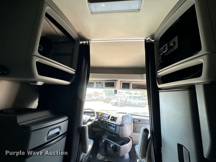 image for item MV9059 2020 Volvo VNL semi truck