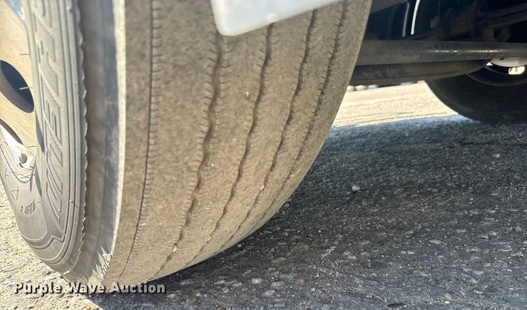 image for item MV9059 2020 Volvo VNL semi truck