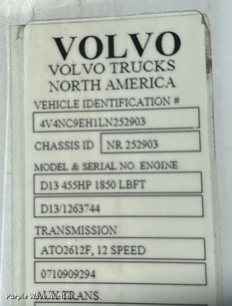 image for item MV9059 2020 Volvo VNL semi truck