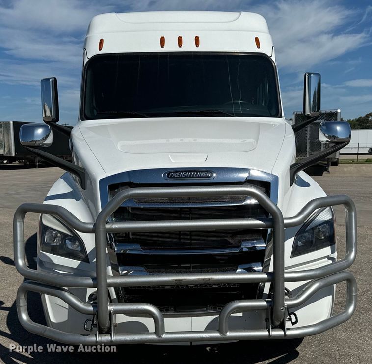 image for item MV9060 2020 Freightliner Cascadia PT126SLP semi truck