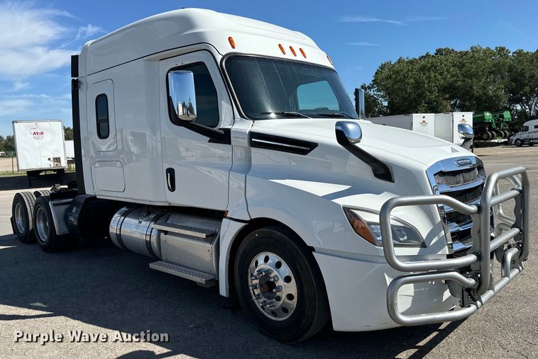 image for item MV9060 2020 Freightliner Cascadia PT126SLP semi truck
