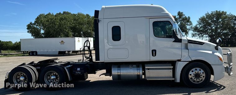 image for item MV9060 2020 Freightliner Cascadia PT126SLP semi truck