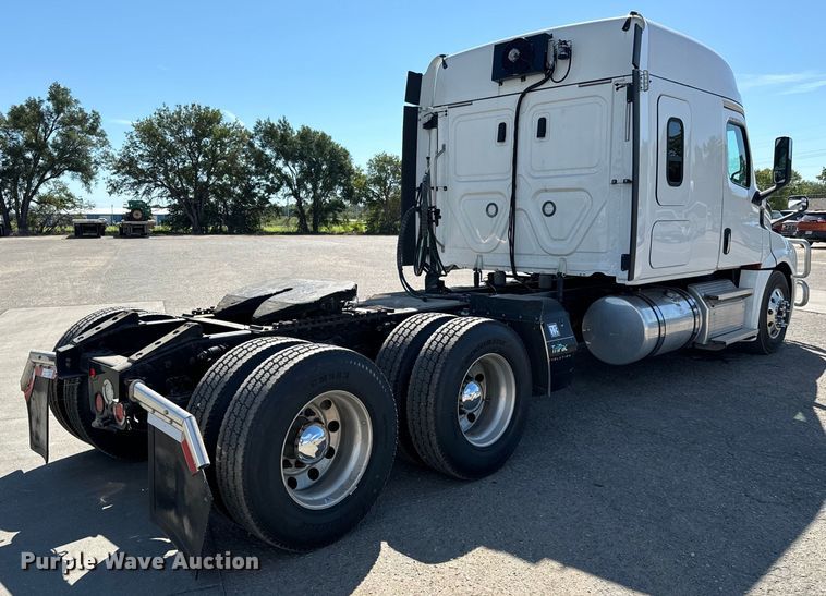 image for item MV9060 2020 Freightliner Cascadia PT126SLP semi truck