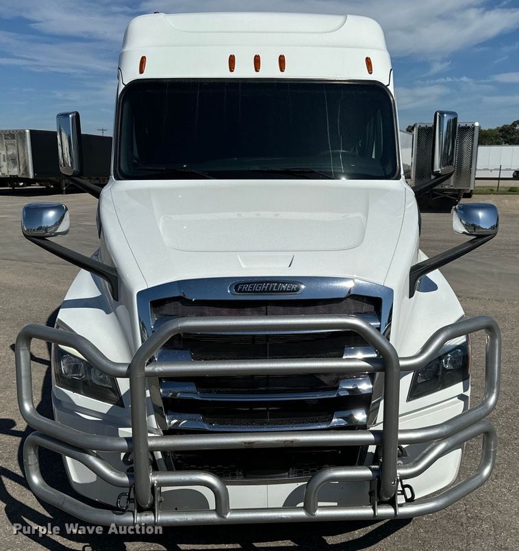 image for item MV9060 2020 Freightliner Cascadia PT126SLP semi truck