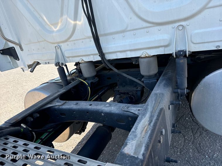 image for item MV9060 2020 Freightliner Cascadia PT126SLP semi truck