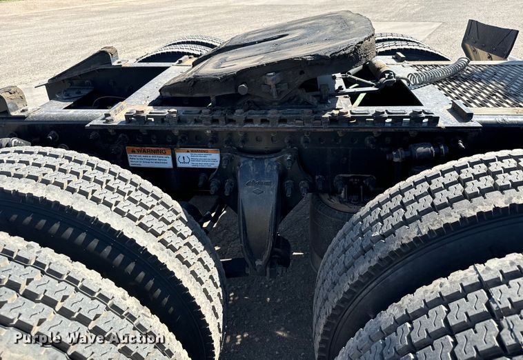 image for item MV9060 2020 Freightliner Cascadia PT126SLP semi truck